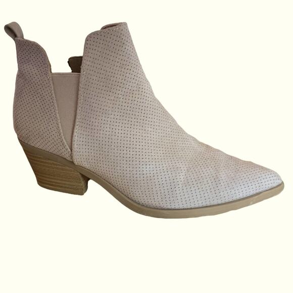 Universal threads bootie shoes size 8  3” stacked heels fabric uppers - Picture 5 of 9